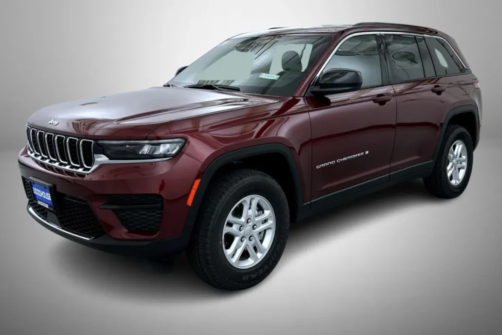 2025 Jeep Grand Cherokee Laredo photo 1