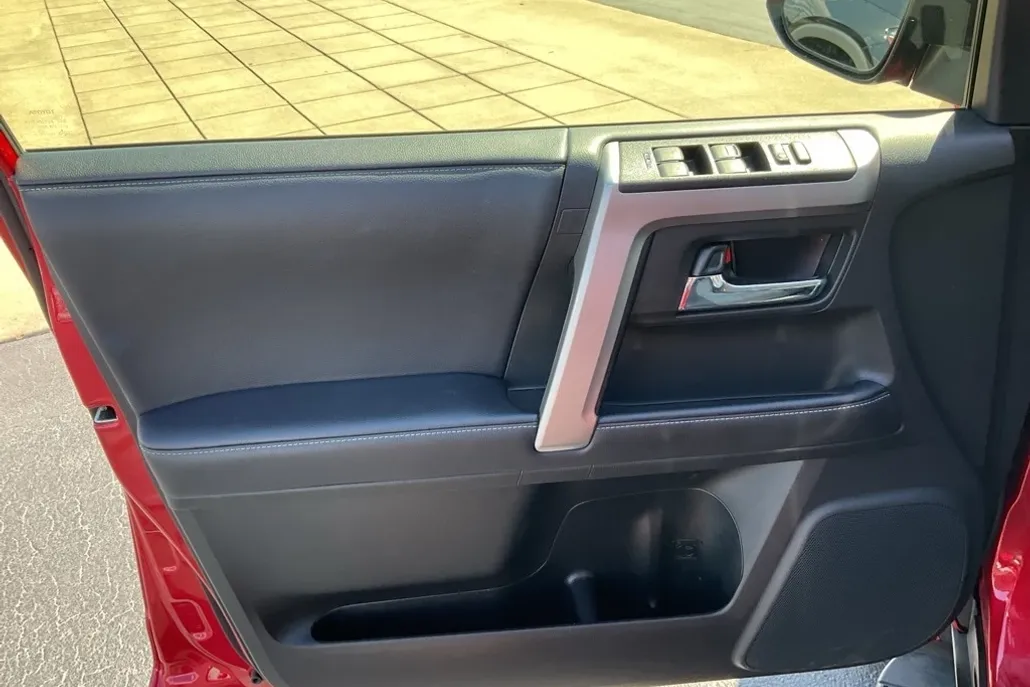 2024 Toyota 4Runner SR5 Premium photo 1