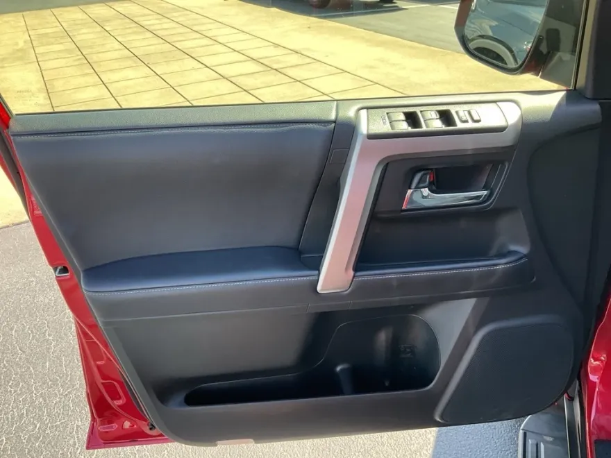 2024 Toyota 4Runner SR5 Premium photo 1