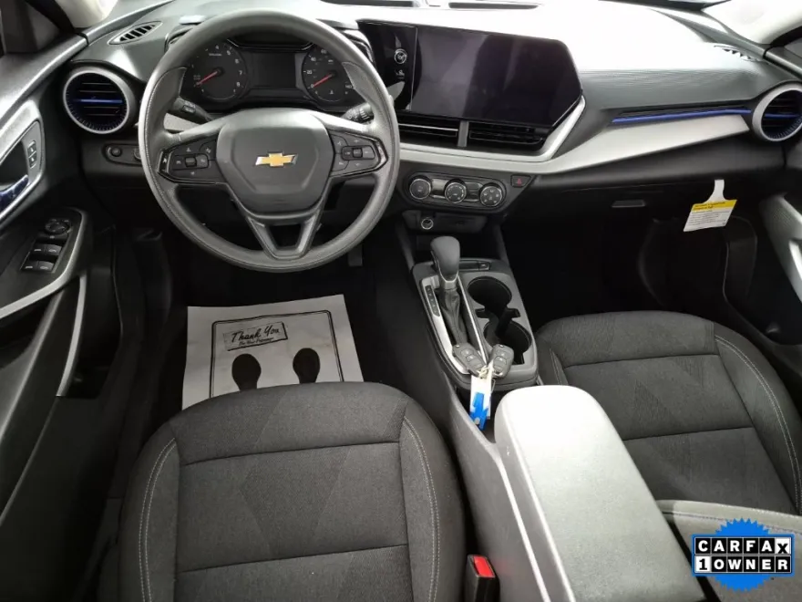 2025 Chevrolet Trax LS photo 1
