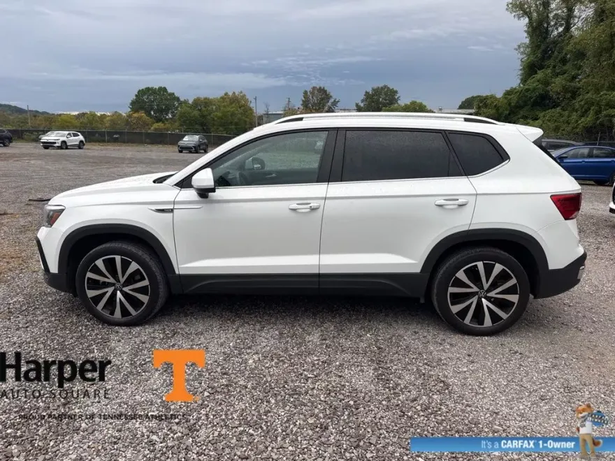 2023 Volkswagen Taos SE photo 1