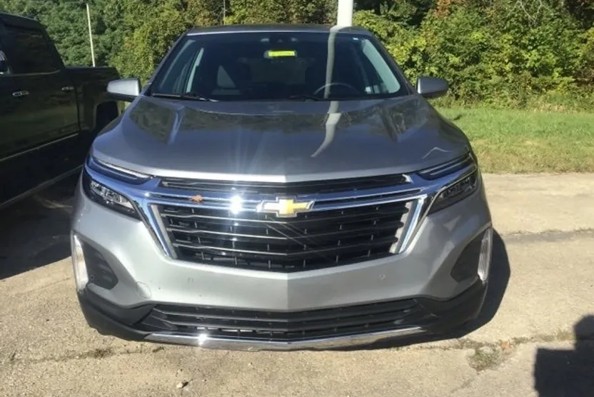 2024 Chevrolet Equinox LT photo 1