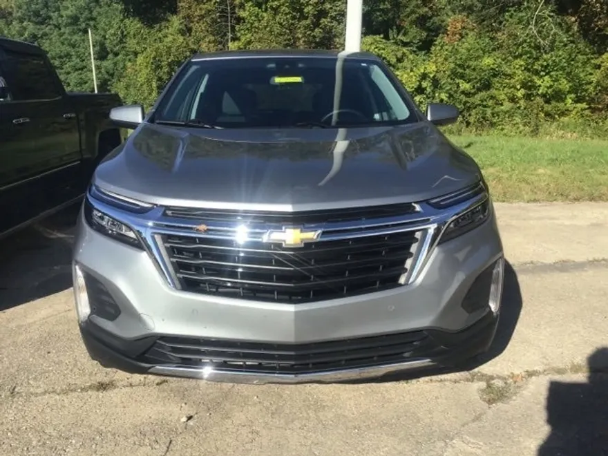 2024 Chevrolet Equinox LT photo 1