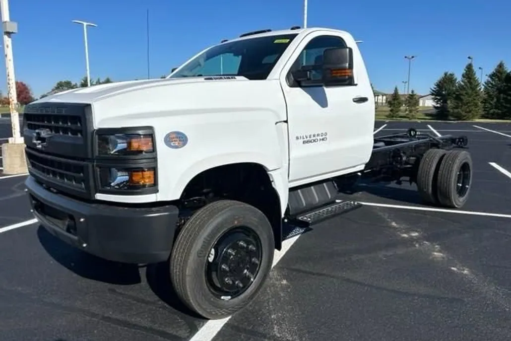 2024 Chevrolet Silverado 6500HD Work Truck LT photo 1