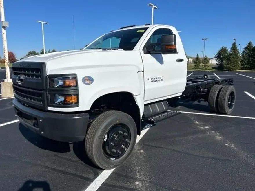 2024 Chevrolet Silverado 6500HD Work Truck LT photo 1