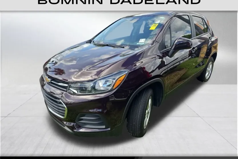 2022 Chevrolet Trax LS photo 1