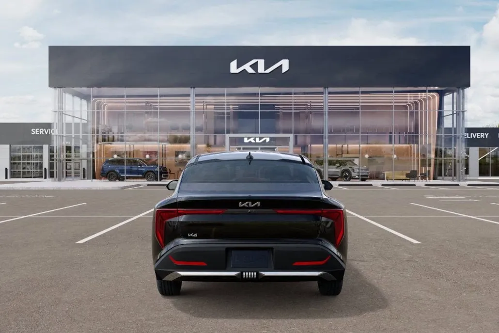 2025 Kia K4 LXS photo 1