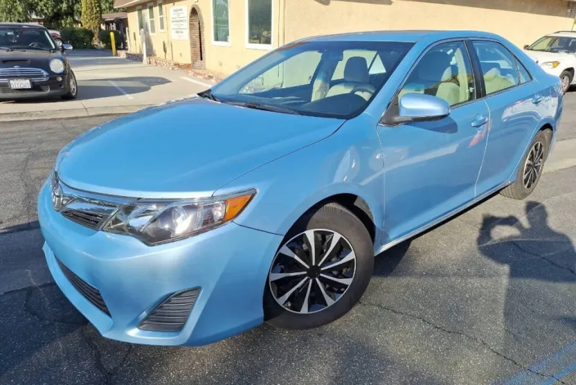 2012 Toyota Camry LE photo 1