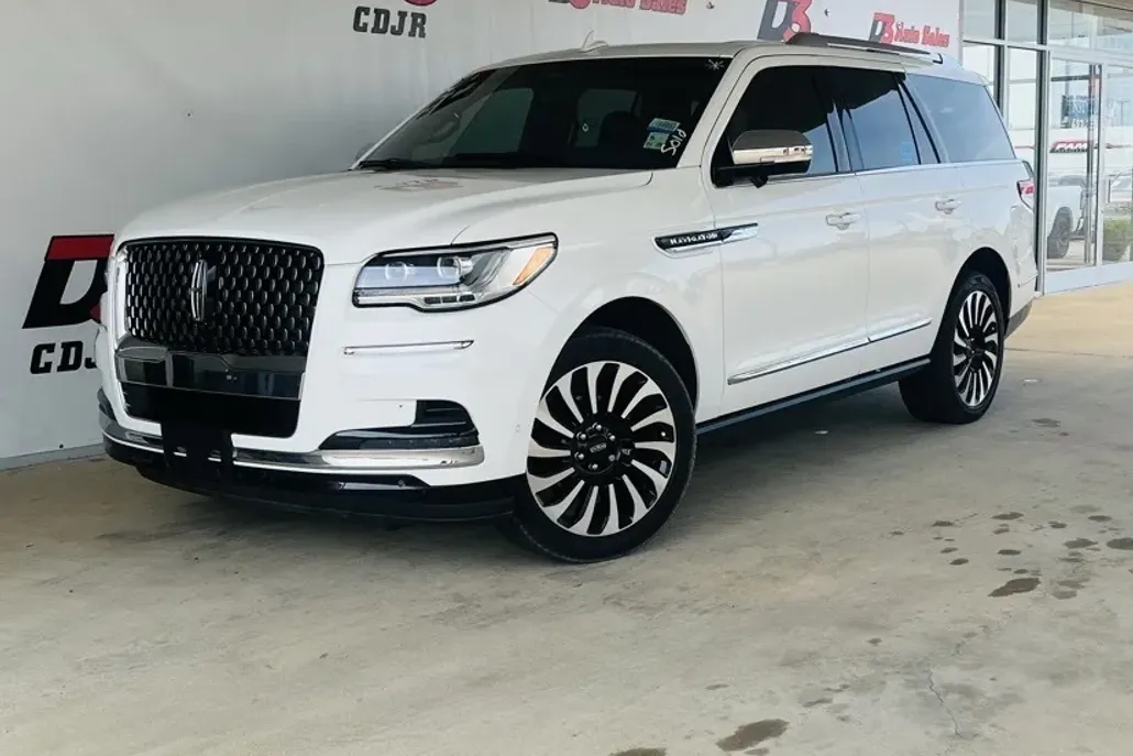 2023 Lincoln Navigator Black Label photo 1