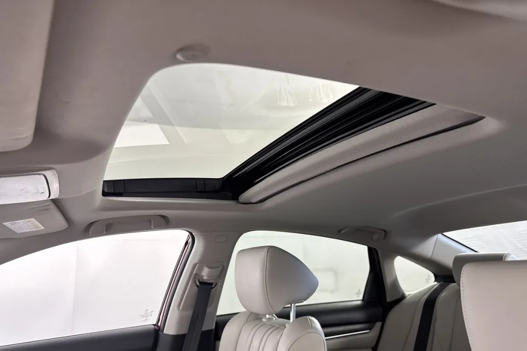 2021 Honda Accord Hybrid Touring photo 1