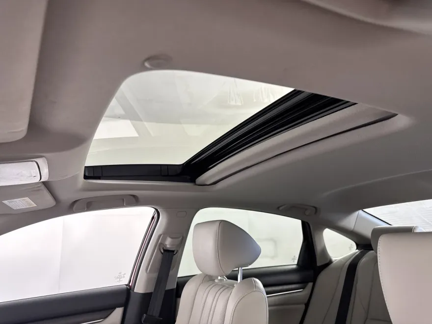 2021 Honda Accord Hybrid Touring photo 1