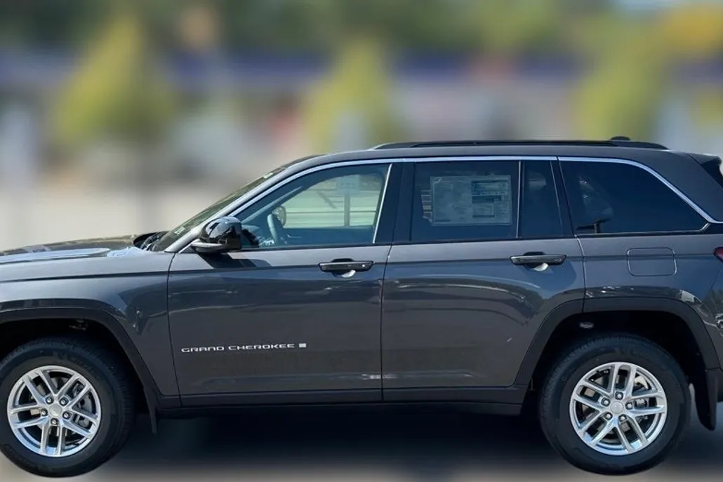 2025 Jeep Grand Cherokee Laredo X photo 1