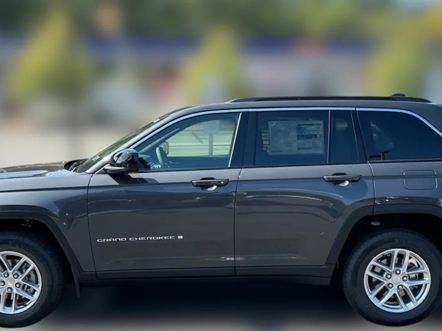 2025 Jeep Grand Cherokee Laredo X photo 1