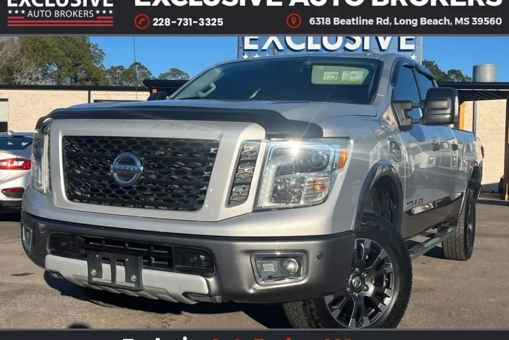 2016 Nissan Titan Crew Cab photo 1