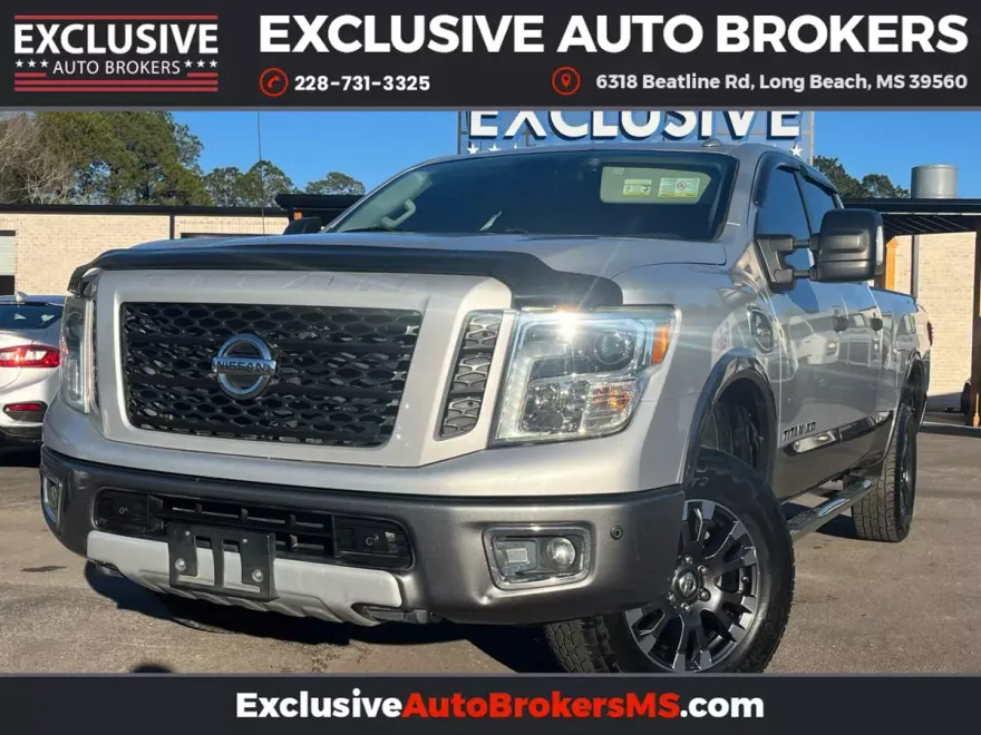 2016 Nissan Titan Crew Cab photo 1