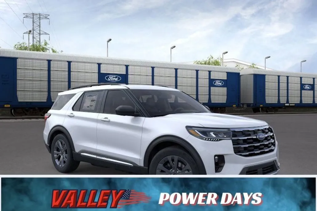 2025 Ford Explorer photo 1