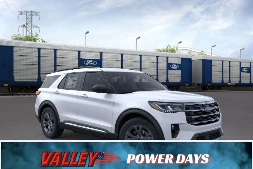 2025 Ford Explorer photo 1