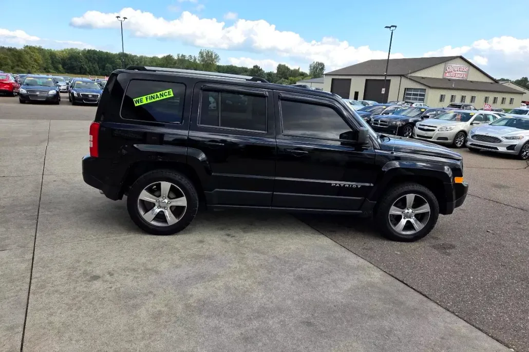 2017 Jeep Patriot Latitude photo 1