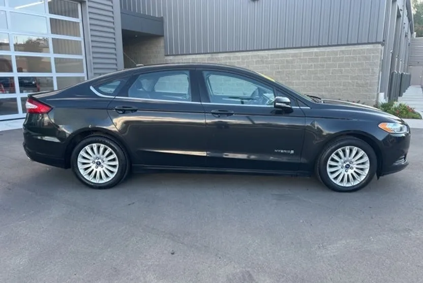 2014 Ford Fusion Hybrid SE photo 1