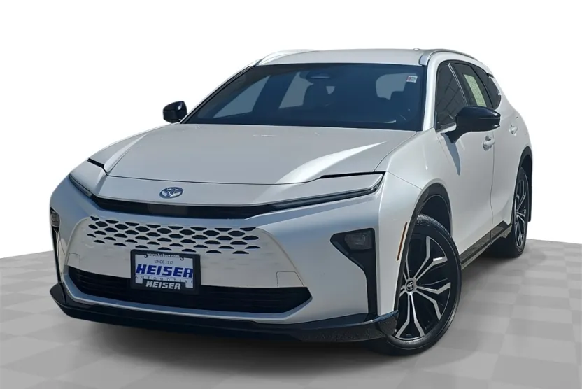 2025 Toyota Crown Signia XLE photo 1