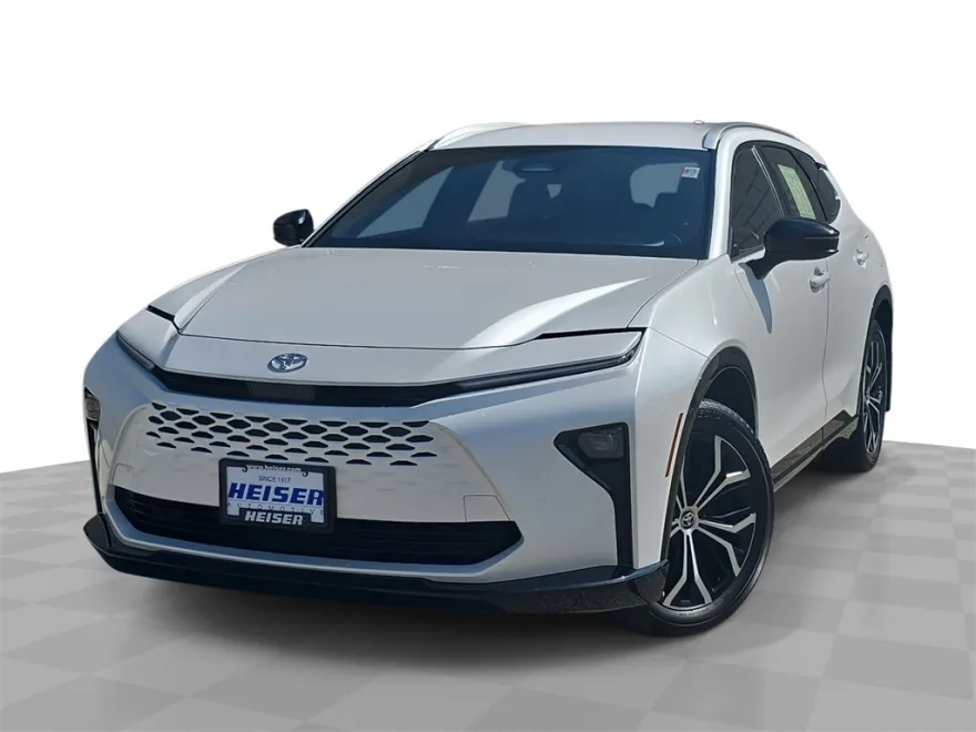 2025 Toyota Crown Signia XLE photo 1