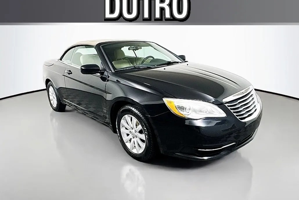 2013 Chrysler 200 Touring photo 1