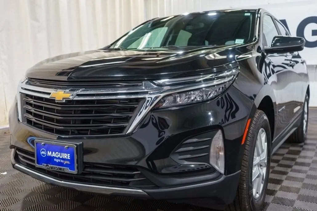 2022 Chevrolet Equinox LT photo 1