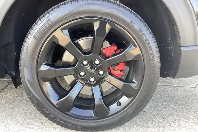 2022 Ford Explorer ST photo 1