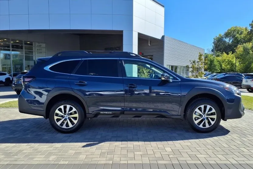 2025 Subaru Outback Premium photo 1