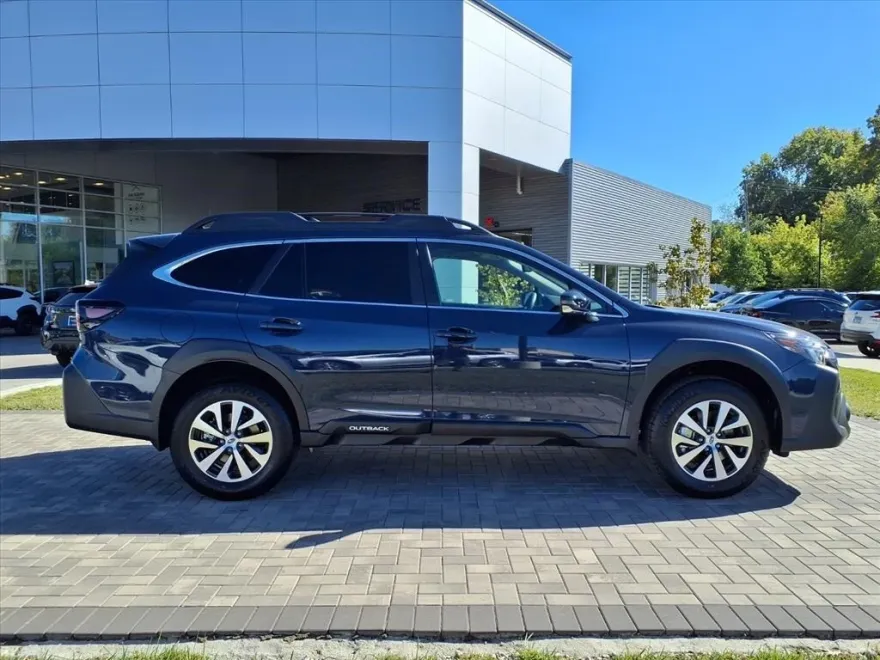 2025 Subaru Outback Premium photo 1