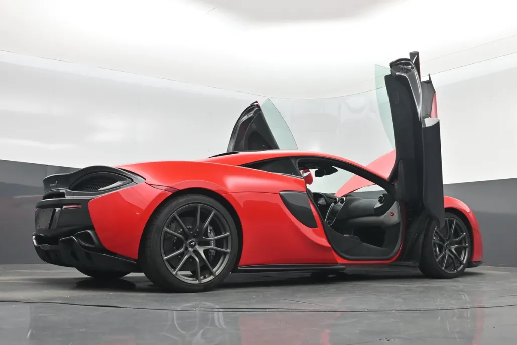 2019 Mclaren 570S photo 1
