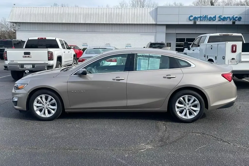 2025 Chevrolet Malibu 1LT photo 1