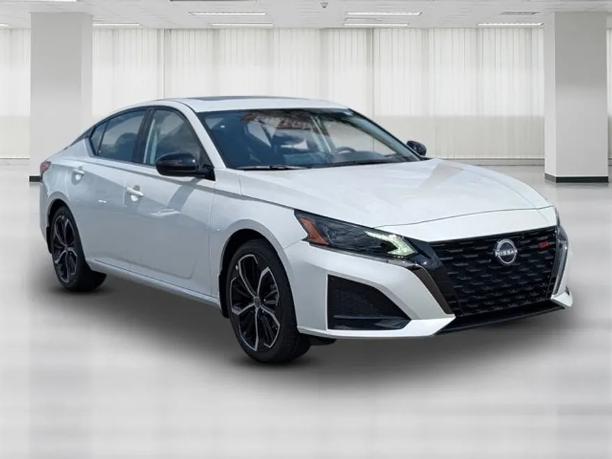 2025 Nissan Altima SR photo 1