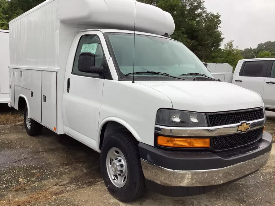 2025 Chevrolet Express 3500 Cutaway Van photo 1