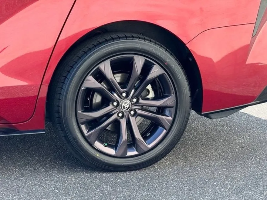 2021 Toyota Sienna XSE photo 1