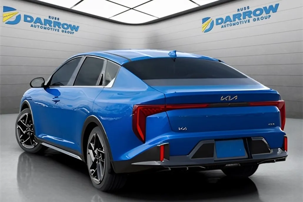 2025 Kia K4 GT-Line photo 1