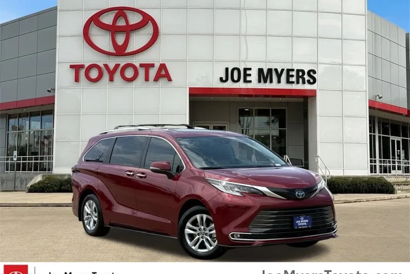 2024 Toyota Sienna Limited photo 1