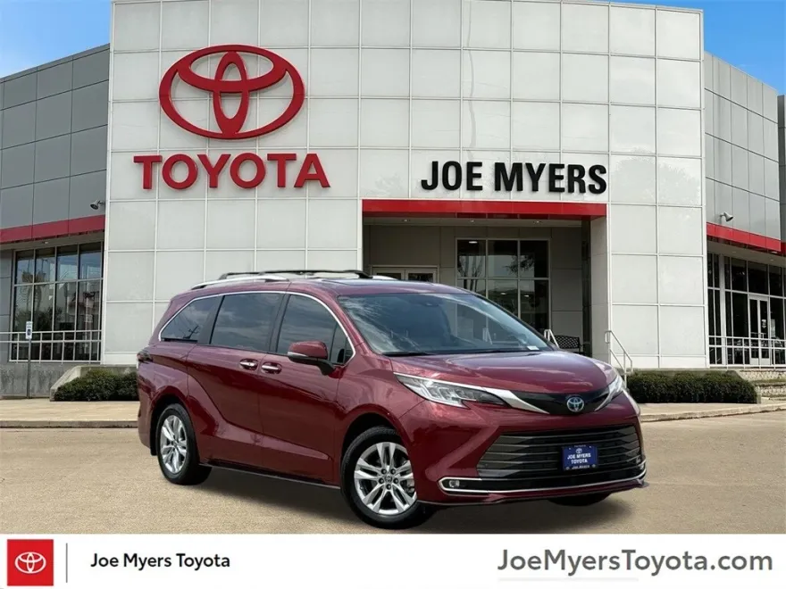 2024 Toyota Sienna Limited photo 1