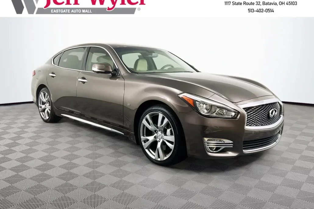 2016 Infiniti Q70L 3.7 photo 1