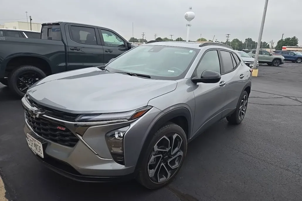 2024 Chevrolet Trax photo 1