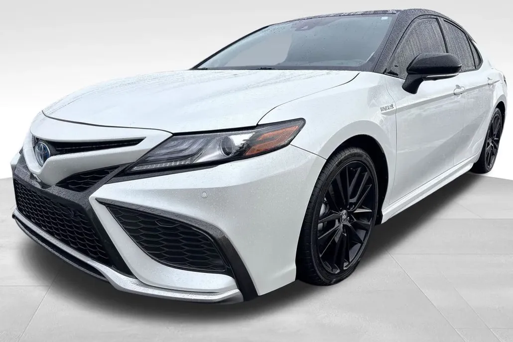 2021 Toyota Camry Hybrid XSE photo 1