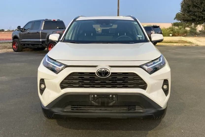 2024 Toyota RAV4 XLE Premium photo 1