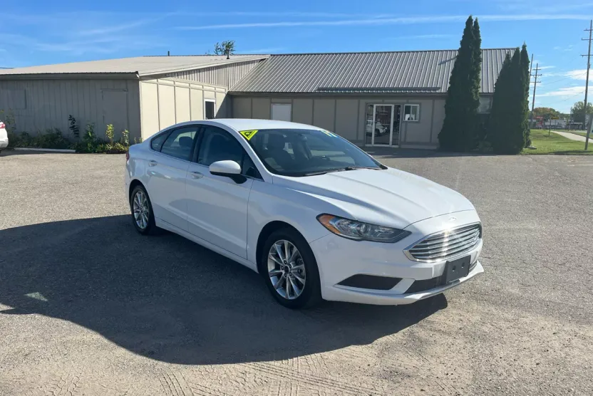 2017 Ford Fusion SE photo 1