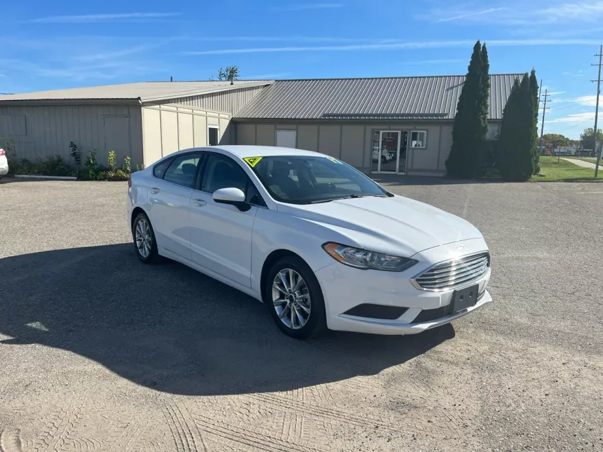 2017 Ford Fusion SE photo 1