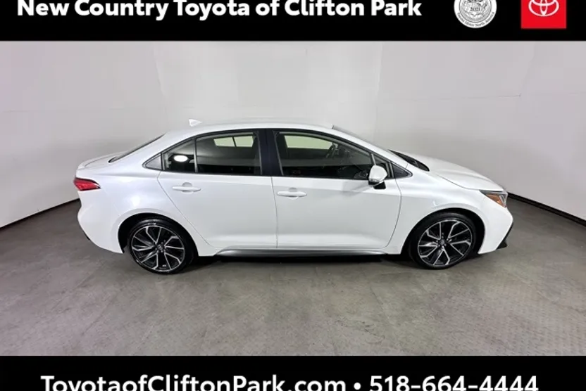 2022 Toyota Corolla SE photo 1