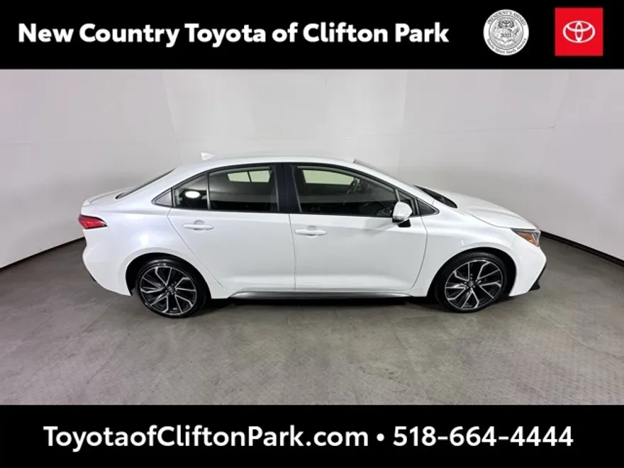 2022 Toyota Corolla SE photo 1