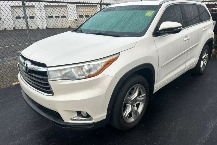 2016 Toyota Highlander Limited photo 1