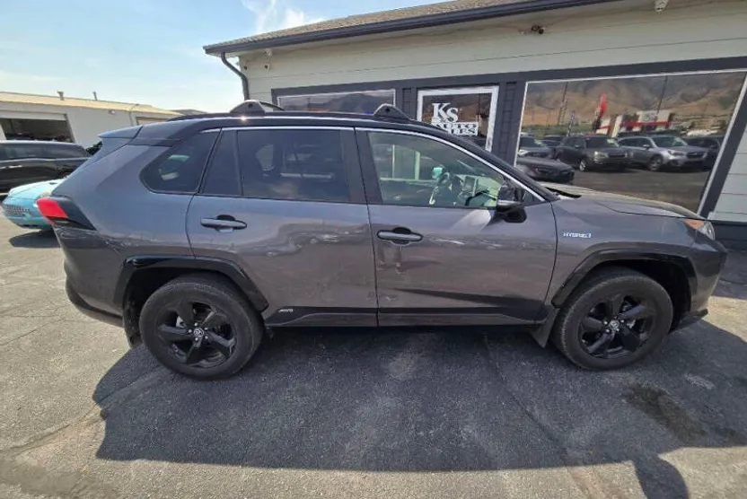 2019 Toyota RAV4 Hybrid XSE photo 1