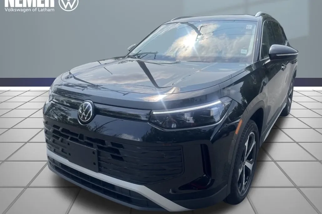2025 Volkswagen Tiguan SE photo 1