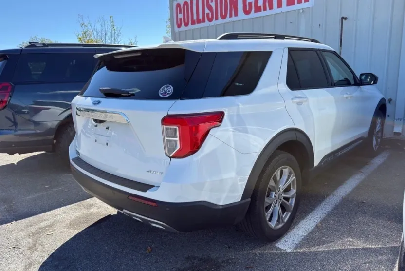 2022 Ford Explorer XLT photo 1